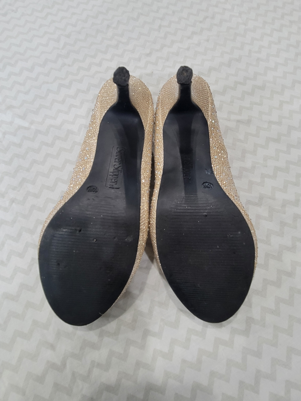 Women's Glitter Round-Toe Pumps in Champagne - Picture 7 of 14